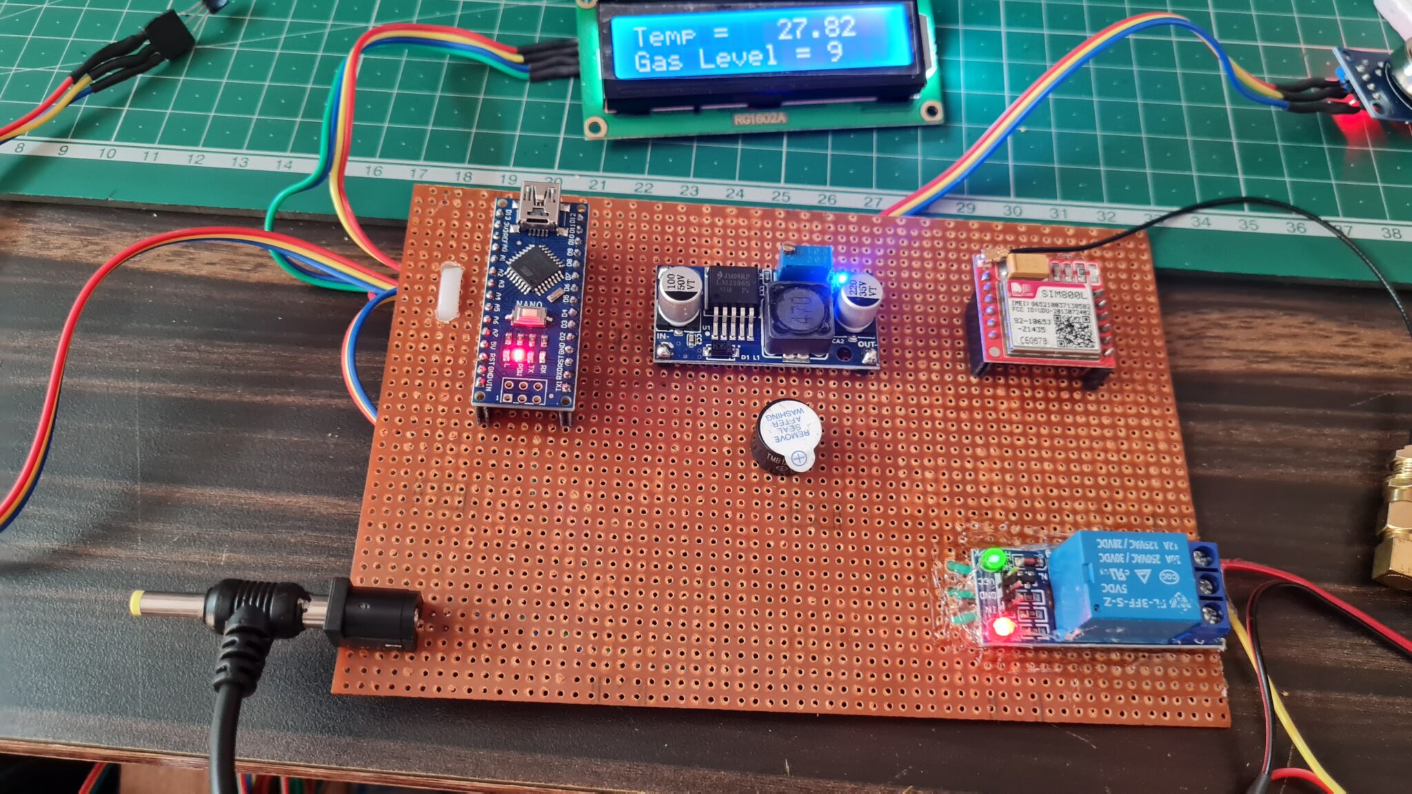 Gas And Temperature Monitoring With Arduino